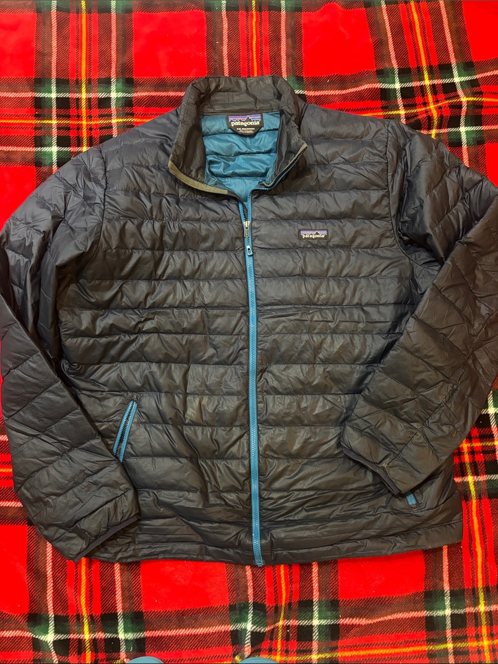 Patagonia Men's Black Quilted Insulated Jacket with Blue Trimsize xxl